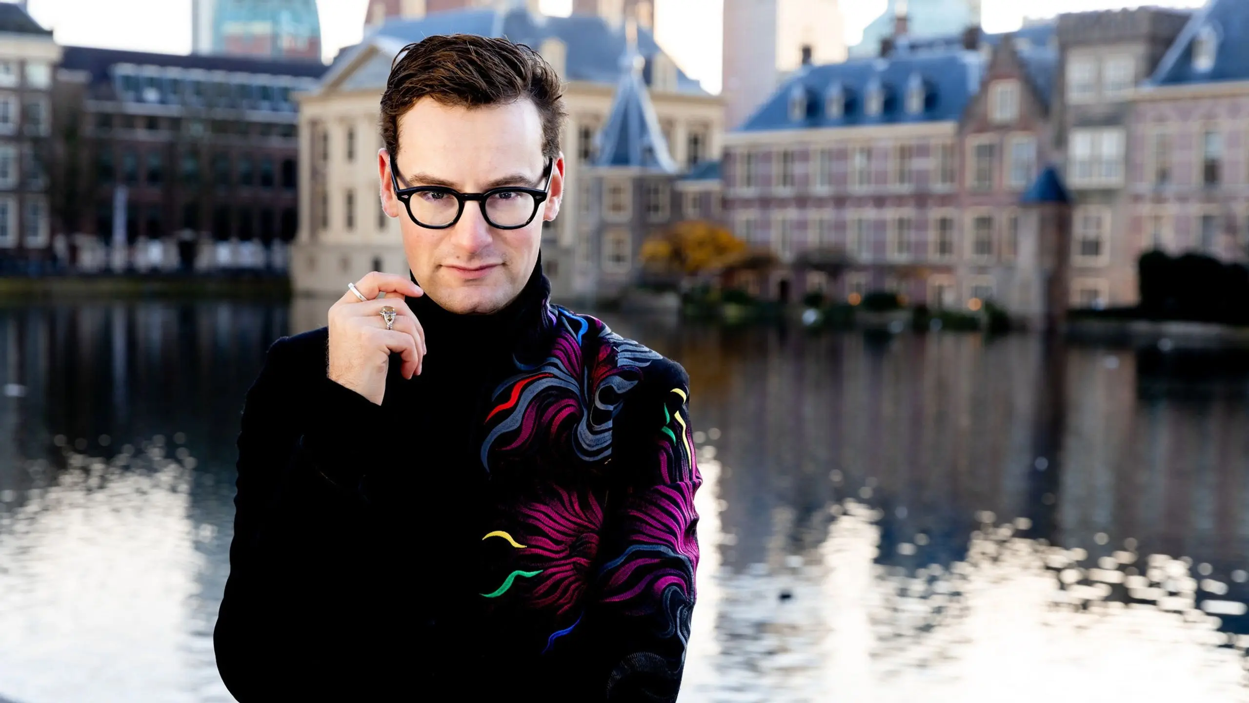 Ondertussen aan de Hofvijver backdrop