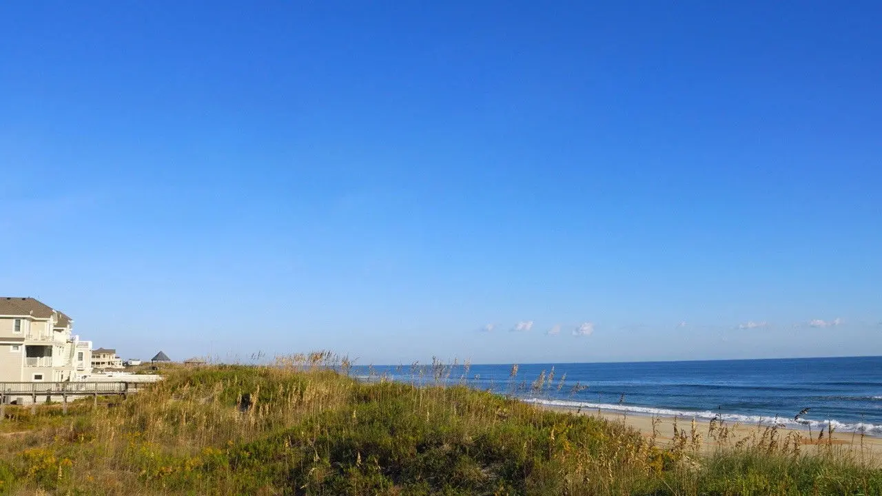 Beachfront Bargain Hunt: Renovation backdrop