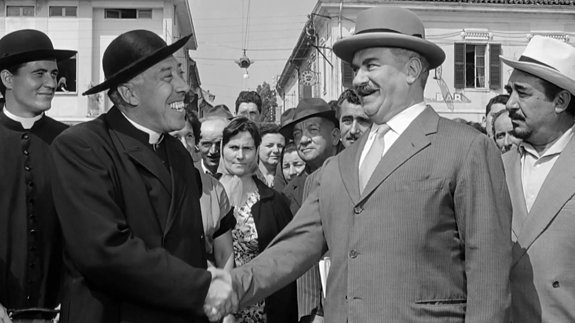 Don Camillo: Monsignor backdrop