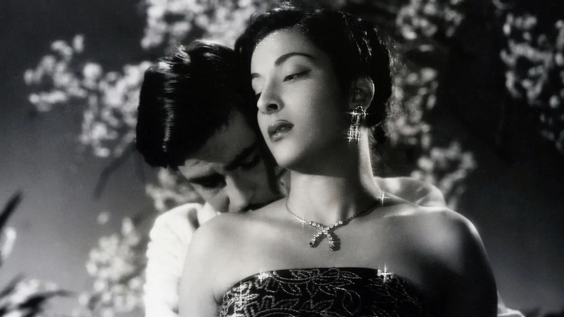 Awaara backdrop