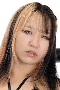 Momo Watanabe