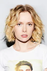 Amelia Eve
